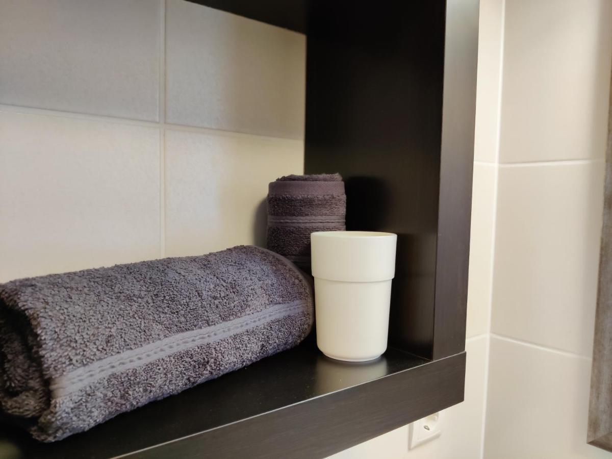 Holiday Home In Quiet Beautiful Area With Two Separate, Modern, Furnished Apartments Deutsch-Wagram Luaran gambar