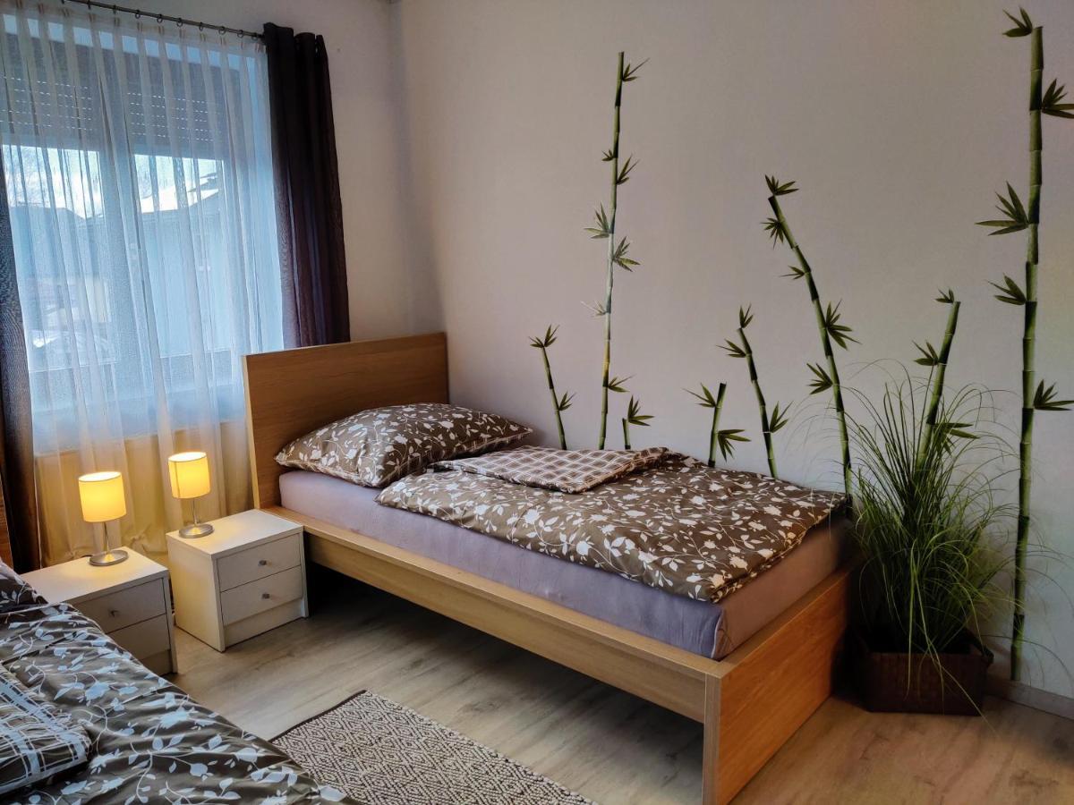 Holiday Home In Quiet Beautiful Area With Two Separate, Modern, Furnished Apartments Deutsch-Wagram Luaran gambar