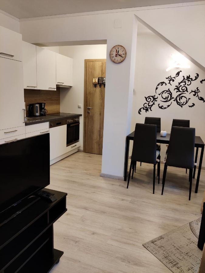 Holiday Home In Quiet Beautiful Area With Two Separate, Modern, Furnished Apartments Deutsch-Wagram Luaran gambar
