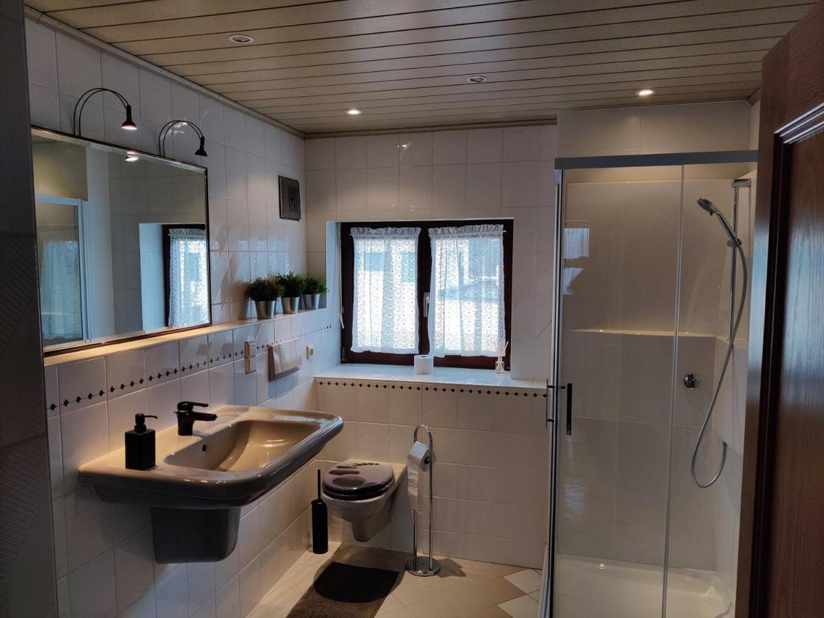 Holiday Home In Quiet Beautiful Area With Two Separate, Modern, Furnished Apartments Deutsch-Wagram Luaran gambar